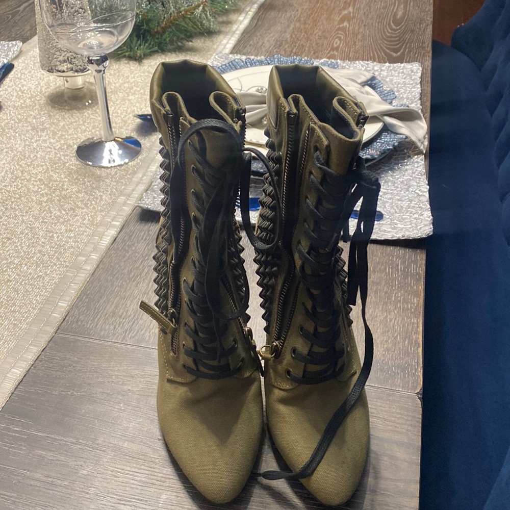 Balmain unique vintage Rhianna ankle stud boot. Got it in London. Worn twice